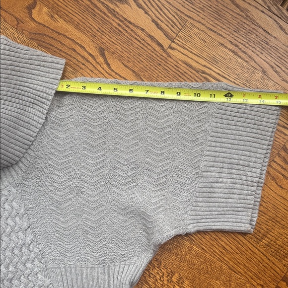 Calvin Klein Sweater - Picture 5 of 5